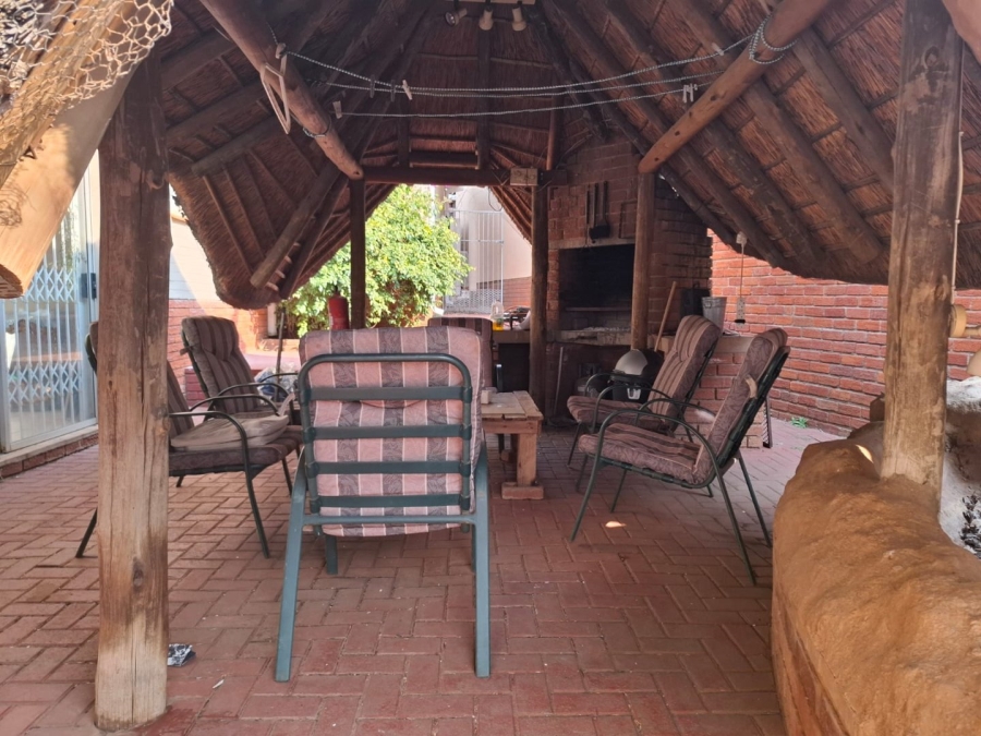 6 Bedroom Property for Sale in Uitsig Free State